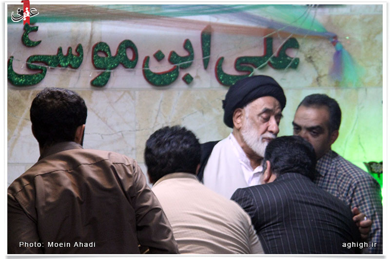 بوسه حاج حسن خلج بر قلب حجت الاسلام طباطبایی 