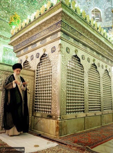 رهبر انقلاب در حرم شاهچراغ(ع)