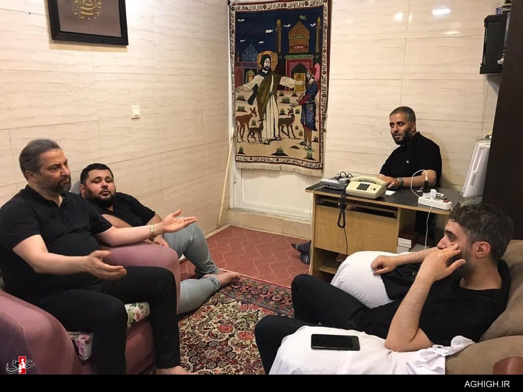 مرحوم میناوند در کنار دو مداح معروف