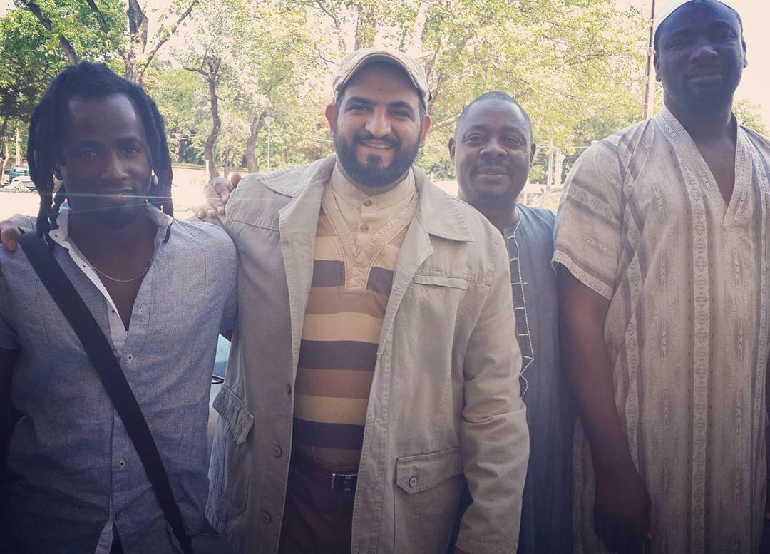 منبری معروف در کنار سیاهپوستان+عکس