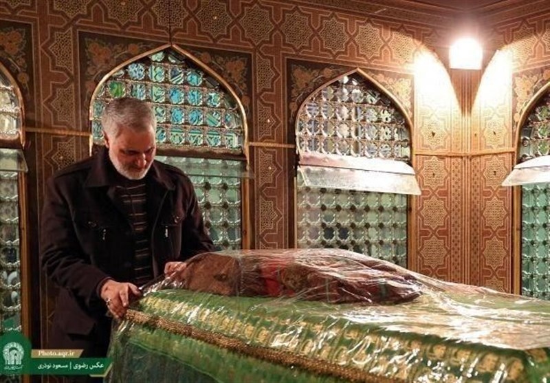 روایت رئیسی از حضور شهید سلیمانی در غبارروبی ضریح منور رضوی / 