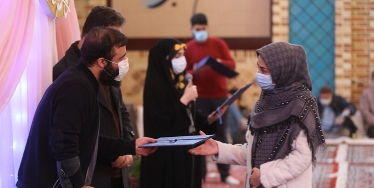 تجلیل از پرستاران با حضور خانواده شهدای مدافع حرم در هیأت الرضا تجلیل از پرستاران با حضور خانواده شهدای مدافع حرم در هیأت الرضا