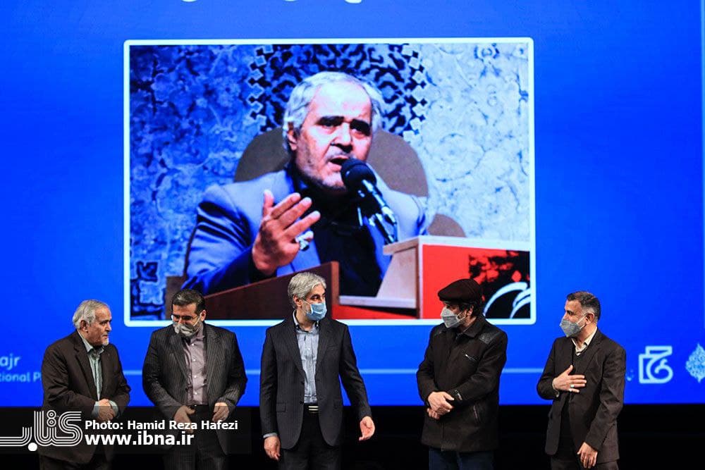 استاد علی انسانی درجه یک هنری معادل دکترا ادبیات فارسی را دریافت کرد