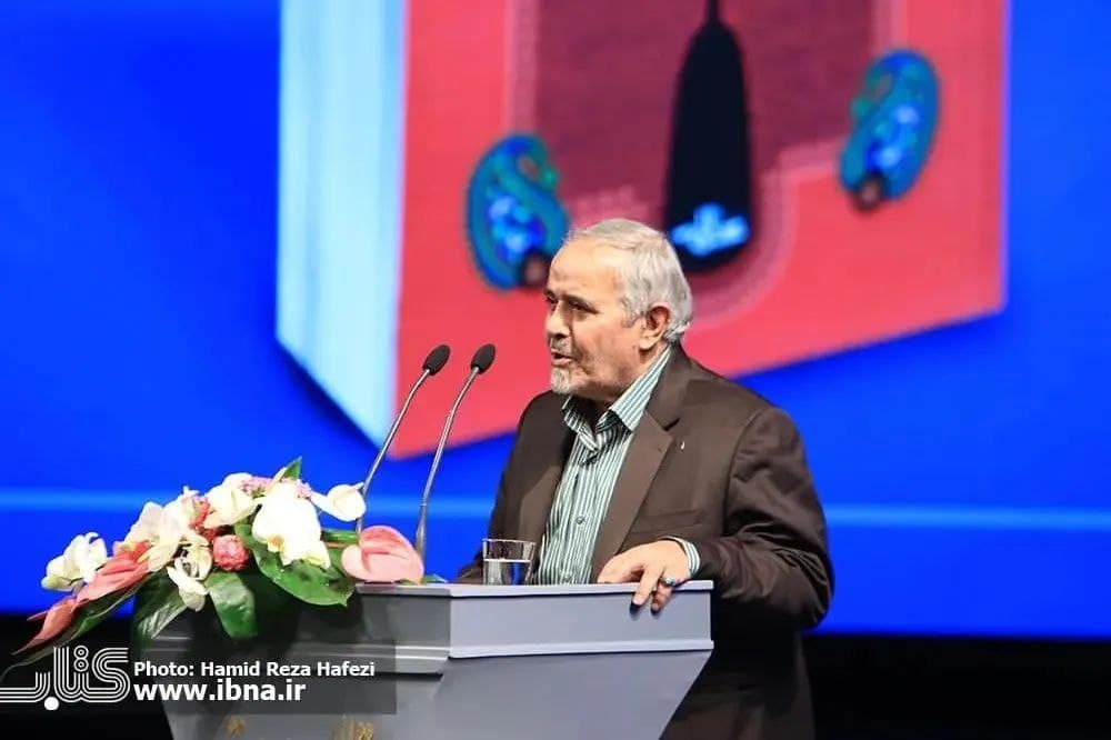 استاد علی انسانی درجه یک هنری معادل دکترا ادبیات فارسی را دریافت کرد