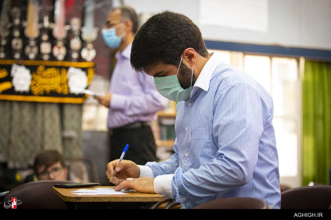 حضور مداحان و سخنرانان پای صندوق رأی+تصاویر