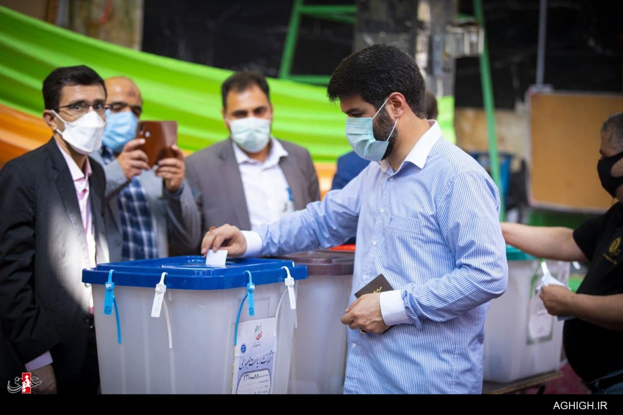 حضور مداحان و سخنرانان پای صندوق رأی+تصاویر