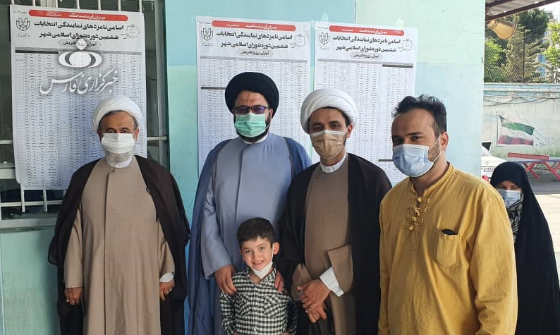 حضور مداحان و سخنرانان پای صندوق رأی+تصاویر