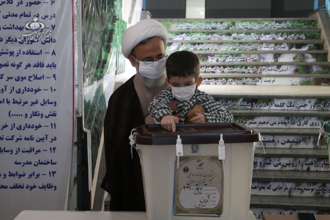 حضور مداحان و سخنرانان پای صندوق رأی+تصاویر