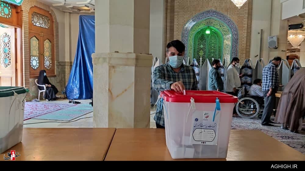 حضور مداحان و سخنرانان پای صندوق رأی+تصاویر