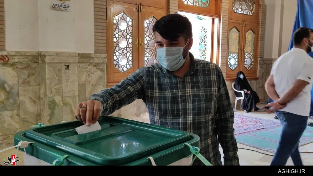 حضور مداحان و سخنرانان پای صندوق رأی+تصاویر