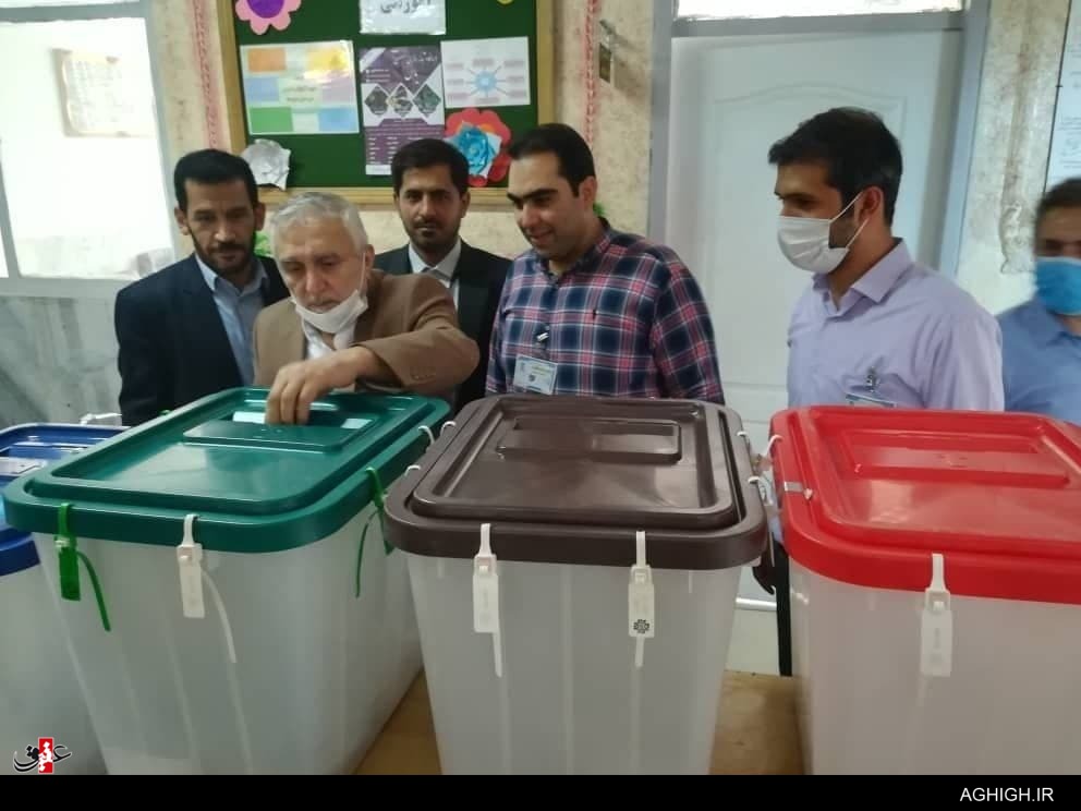 حضور مداحان و سخنرانان پای صندوق رأی+تصاویر