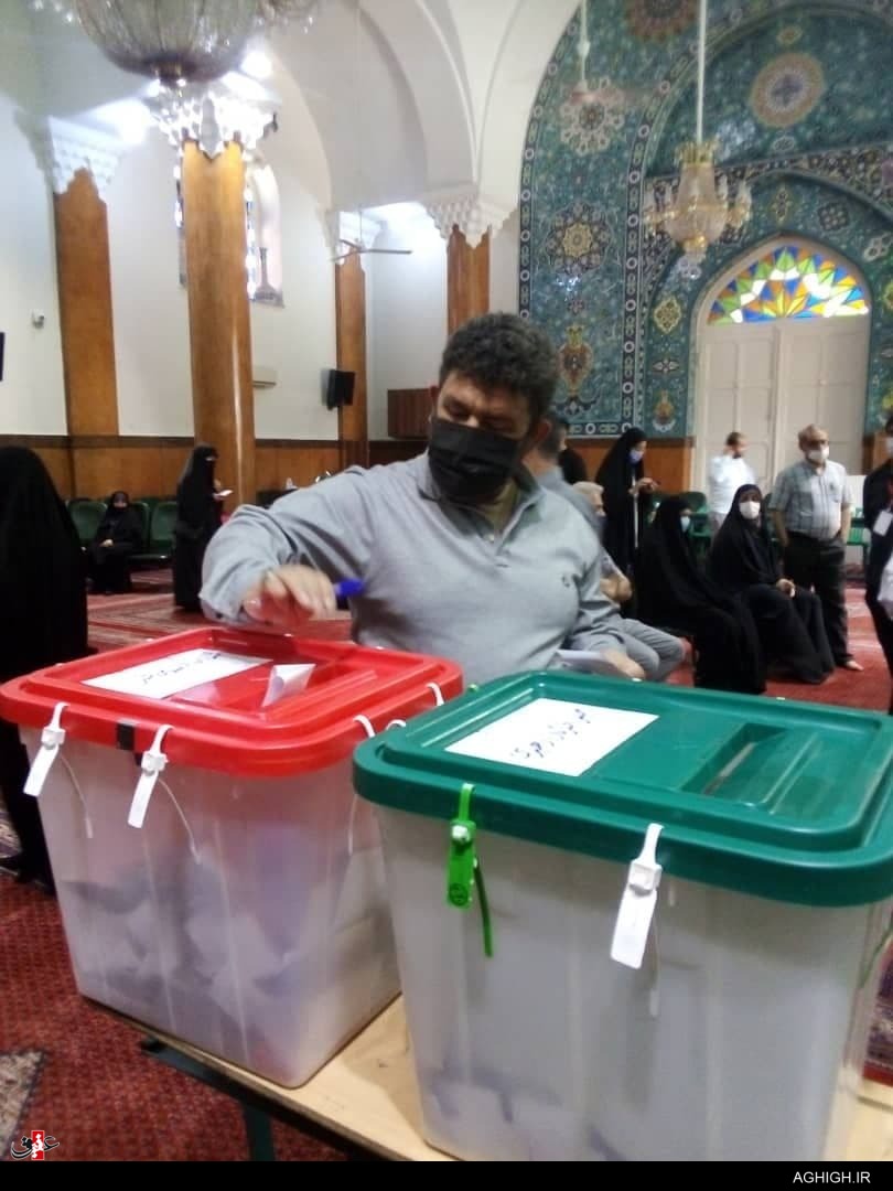 حضور مداحان و سخنرانان پای صندوق رأی+تصاویر