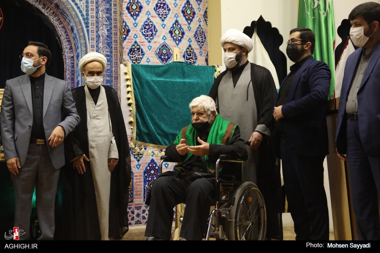 دیوان اشعار استاد موید در حرم مطهر رضوی رونمایی شد دیوان اشعار استاد موید در حرم مطهر رضوی رونمایی شد