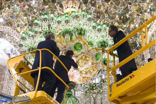 چلچراغ بالای ضریح امام رضا(ع) تعویض شد+عکس