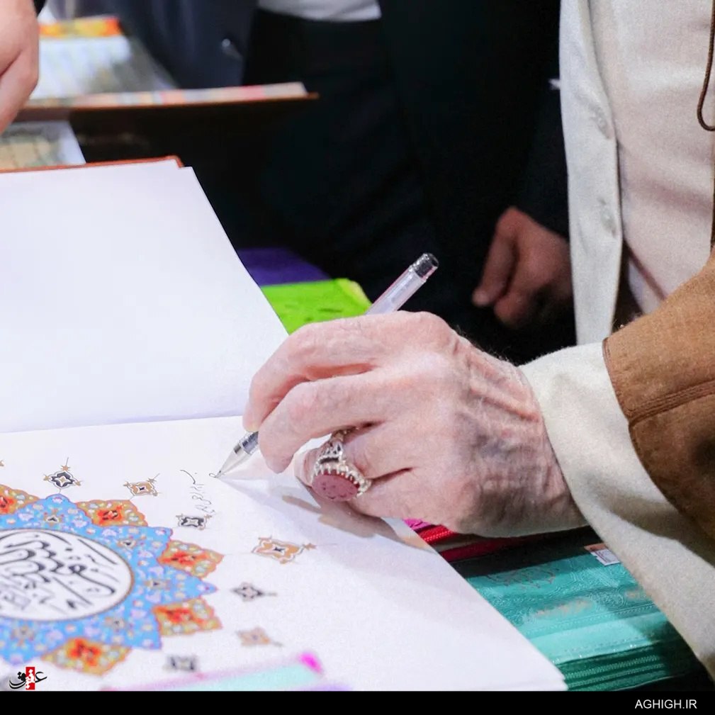 نقش نگین انگشتر رهبر انقلاب در نمایشگاه کتاب