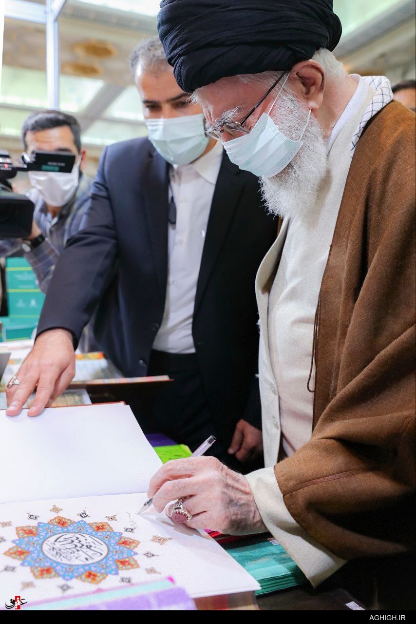 نقش نگین انگشتر رهبر انقلاب در نمایشگاه کتاب
