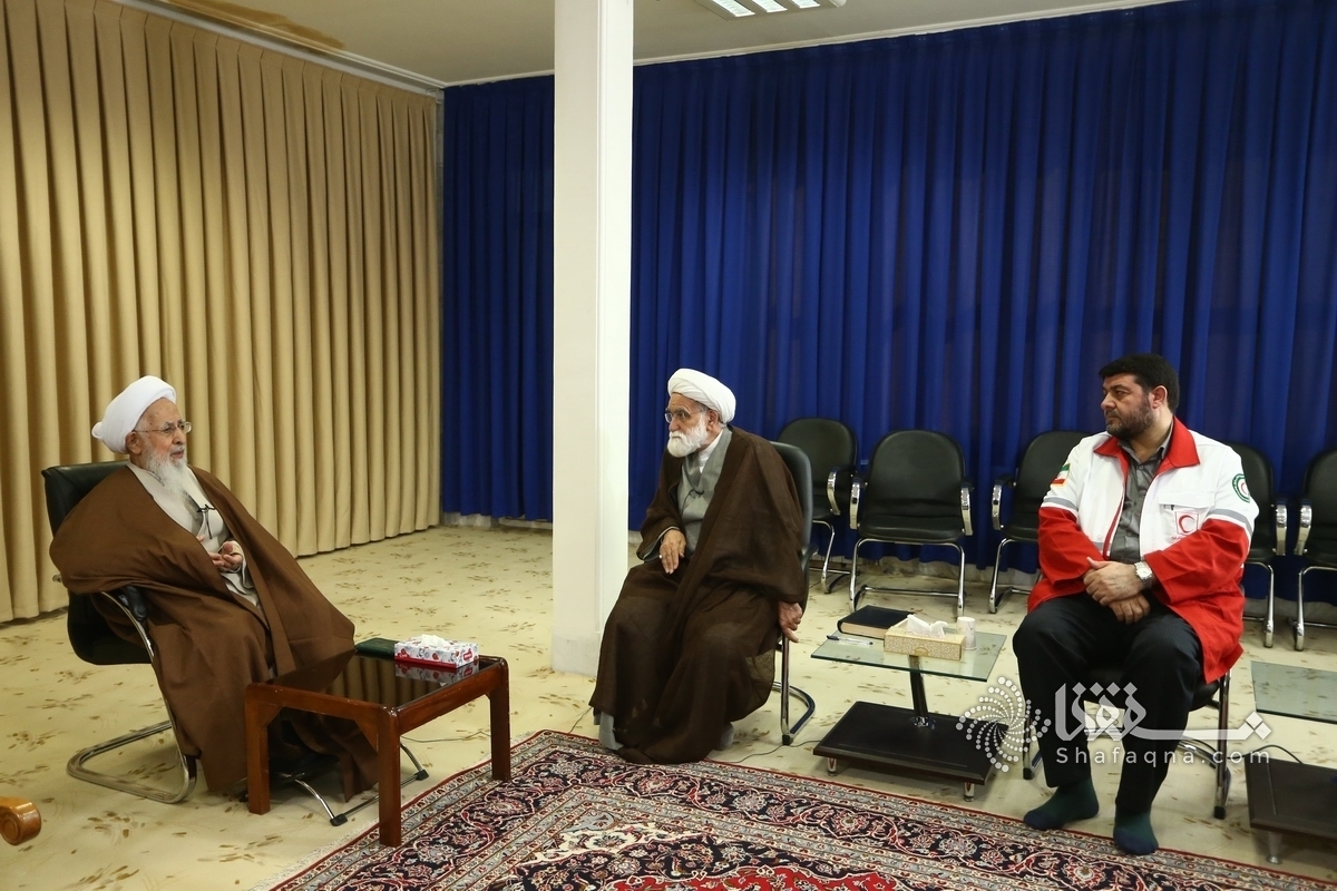 ما وظیفه داریم بزرگوارانه زندگی کنیم/ مسئولان امنیت اقتصادی مردم را تامین کنند