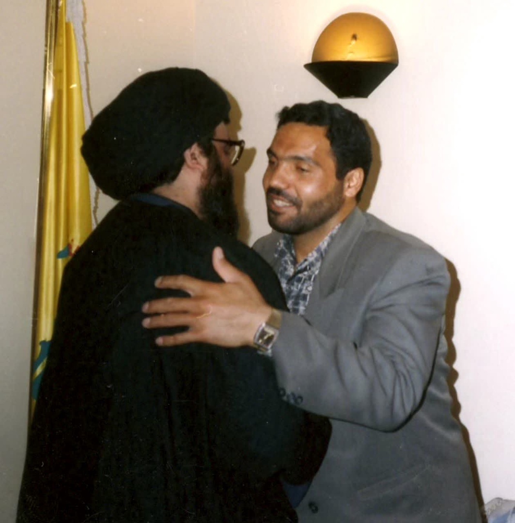 رفاقت ۴۱ ساله رزمنده و مداح ایرانی با سیدحسن نصرالله