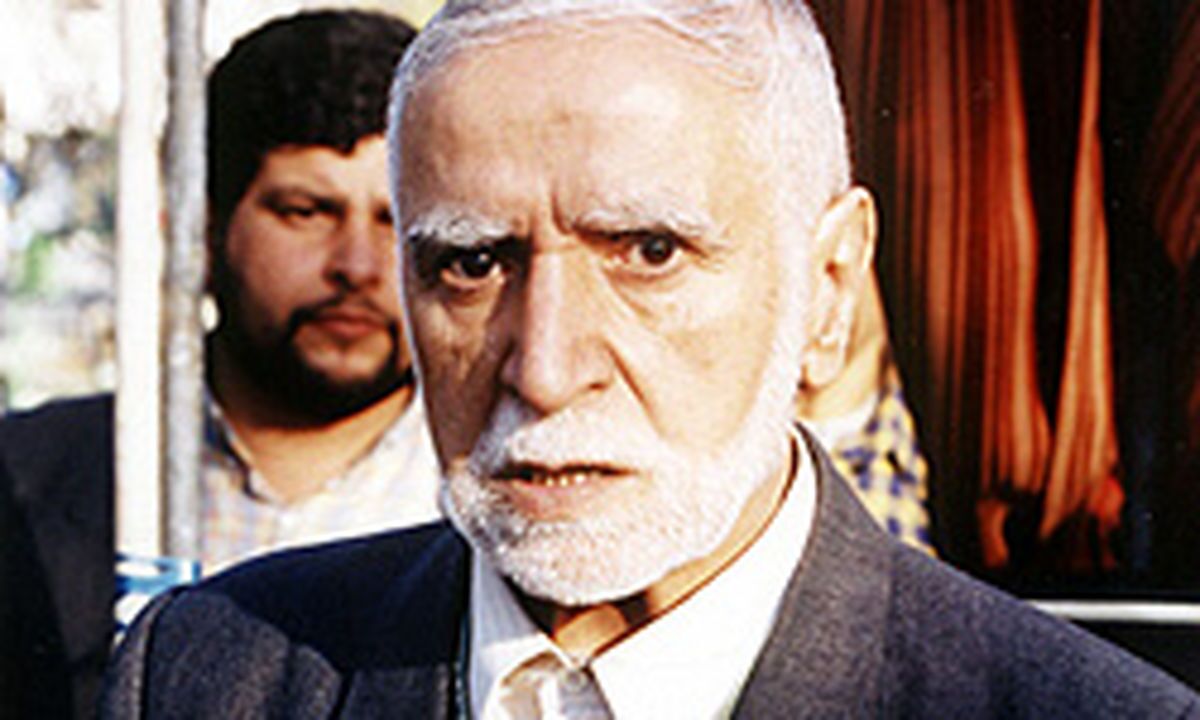 قبر اهدایی رهبر انقلاب به پدر حاج احمد قبر اهدایی رهبر انقلاب به پدر حاج احمد