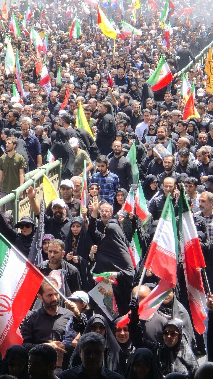 وداع میلیونی پایتخت نشینان با شهدای اقتدار/ حضور چشمگیر نسل جوان امید آفرین است