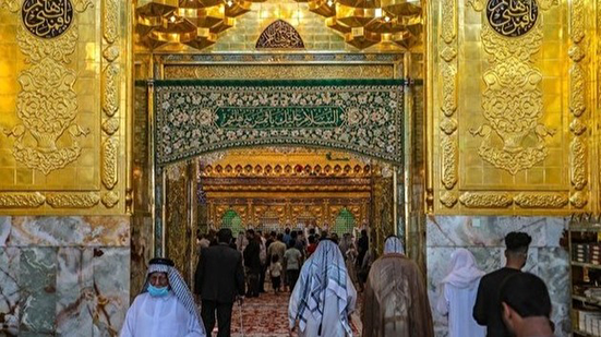 نصب در طلایی جدید به سوی ضریح حرم حضرت عباس(ع) +فیلم